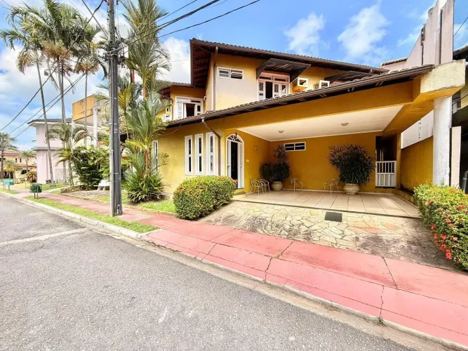 VENDO CASA DE DOIS ANDARES EM CONDOMINIO FECHADO NO BAIRRO DO PARQUE VERDE