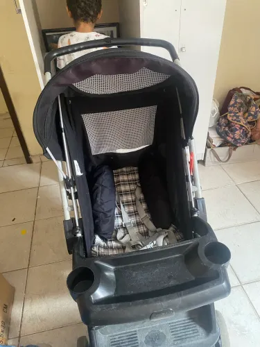 Carrinho de bebê por R$300,00 / expositor de esmaltes R$100,00/ventilador 150,00