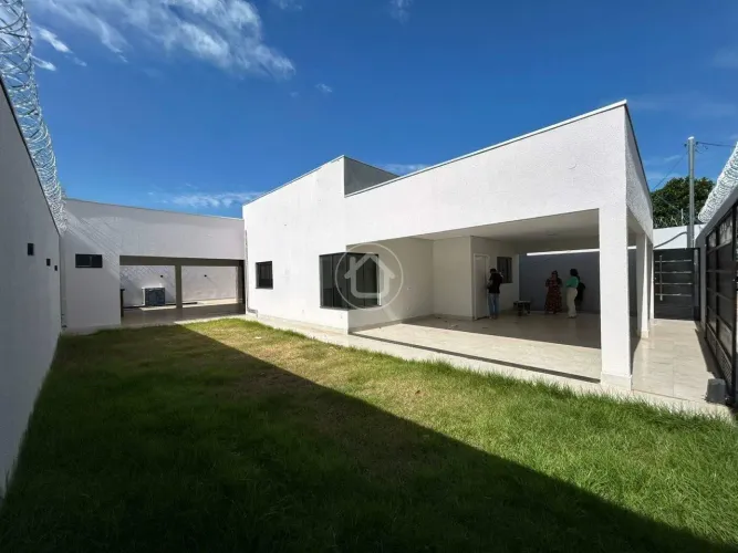LINDA CASA 3 QUARTOS SENDO 1 SUITE
