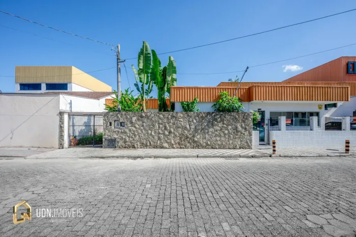 Casa Comercial para Locação no Bairro Garcia Blumenau/SC