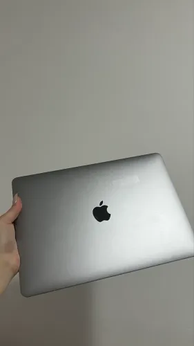Macbook Pro - 13-inch, 2017, Two Thunderbolt 3 ports