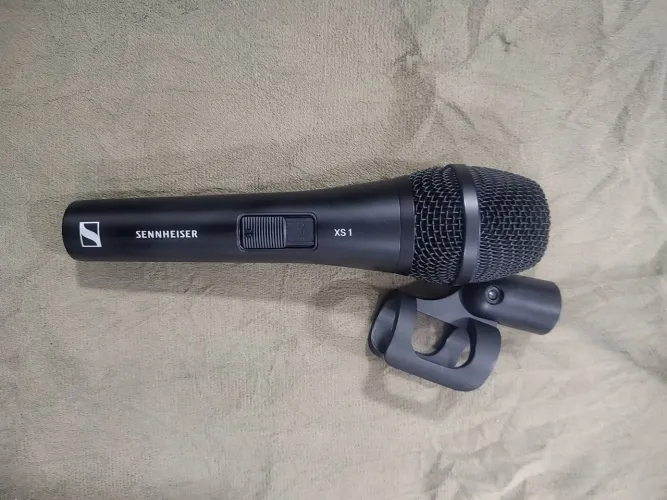 Microfone Sennheiser modelo XS1 vocal Cardióide