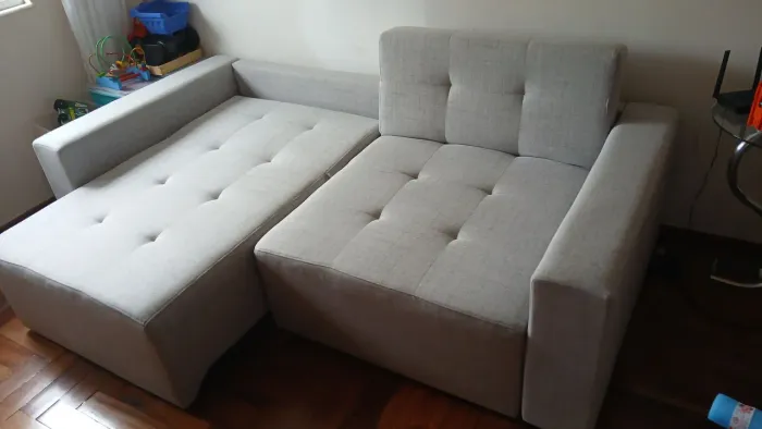 Sofá de ótima qualidade e acabamento.Fabricante Luciana Moveis.