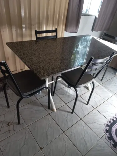 Vendi mesa em ótimo estado preço 450 motivo tou indo embora