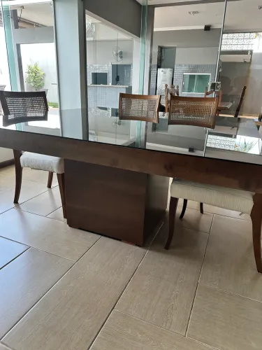 Mesa de Jantar em Madeira com Tampo de Vidro - 6 Lugares