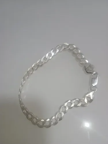 Pulseira de prata em perfeito estado 