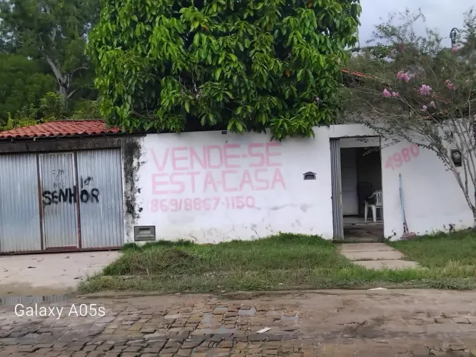 Vende-se casa na zona leste de Teresina, 170,000,00 mil reais.Valor negociavel.