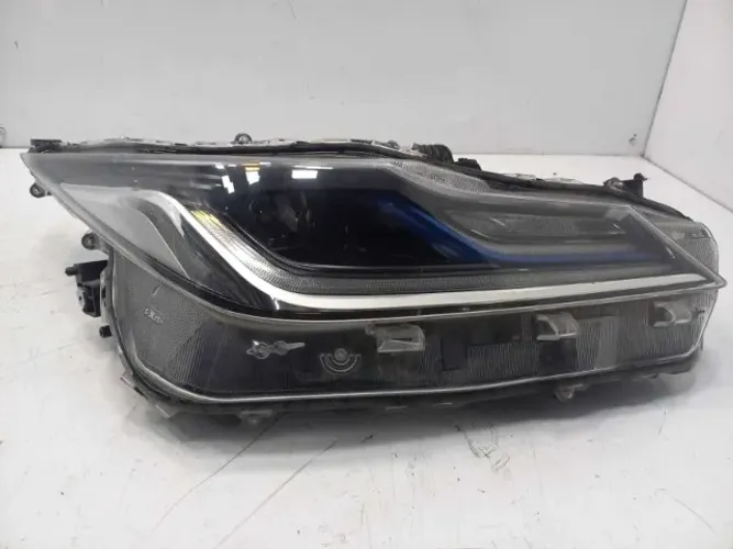 FAROL DIREITO LED - TOYOTA COROLLA ALTIS HYBRID 2020 EM DIANTE