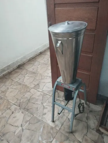 LIQUIDIFICADOR INDUSTRIAL BASCULANTE POLI LB-25 LITROS. OPORTUNIDADE ABAIXO DO PREÇO.