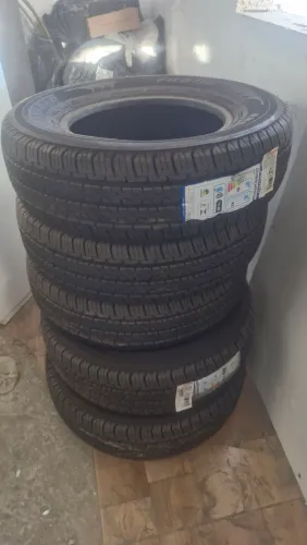 Pneus 225/75/16