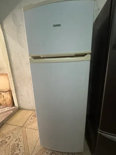 Geladeira com marcas de uso (ler anúncio)já é o menor preço