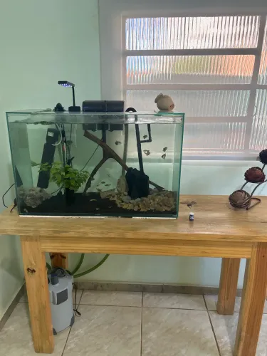 Aquário todo montado com a mesa e dois motores