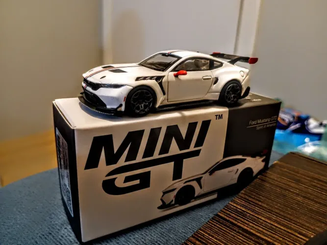 Mini GT Ford Mustang GTD 1/64