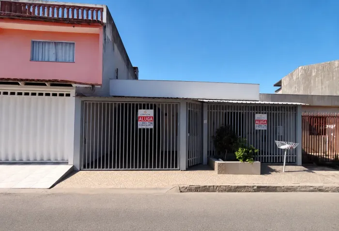 CASA 3 QUARTOS COM SUÍTE PARA LOCAÇÃO - CANDANGOLÂNDIA