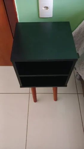Vendo mesinha canto de cama