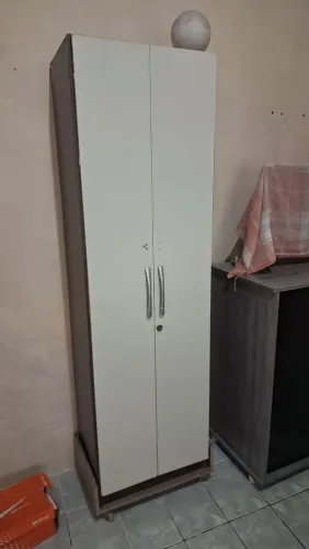 Armário multiuso conservado