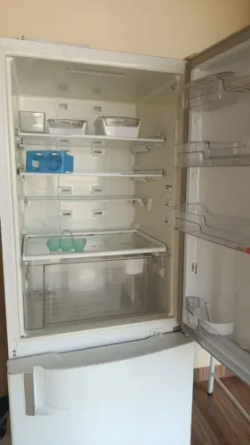 Vende-se Geladeira Brastemp Inverse Ative seminova. 