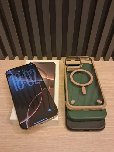 Apple iPhone 16 Pro Max 512GB - Titânio-deserto (Dourado)