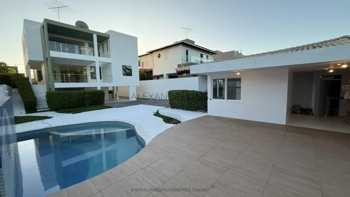 Condomínio Aldebaran Ômega. Casa com 4 suítes, armários e piscina