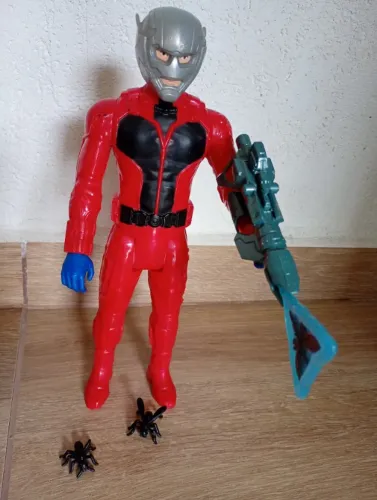 Boneco homem Formiga 29cm