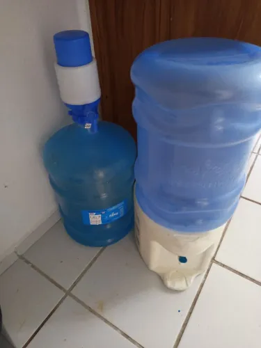 Dois galões de água 20L