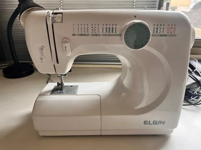 Maquina de costura Elgin