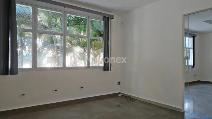 Casa Comercial noPacaembu com 330 m² e 4 vagas