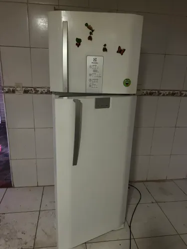 Vendo geladeira grande funcionando