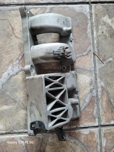 Coletor de admissão Renault Fluence.