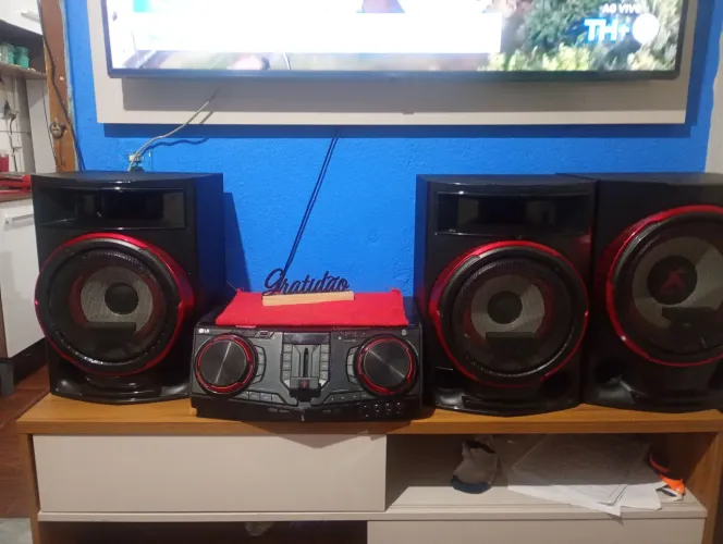 Vendo som LG j88 2250 RMS de potência