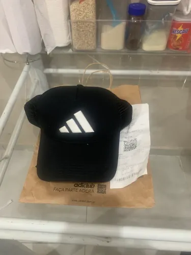 Boné adidas original com nota fiscal e tudo!