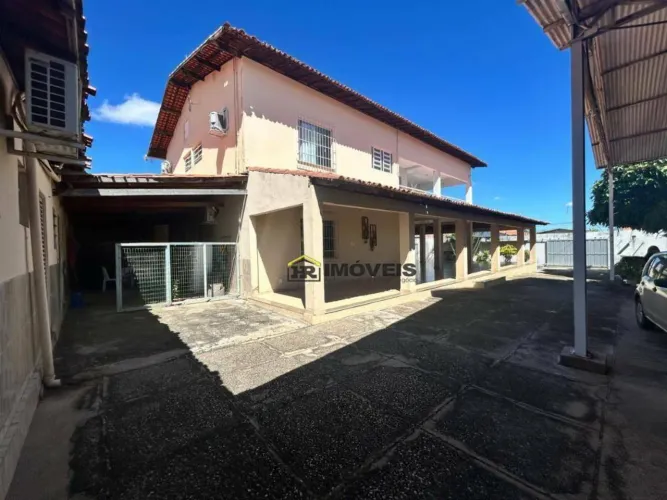 Casa Duplex à Venda à 100 metros da Av. Zequinha Freire