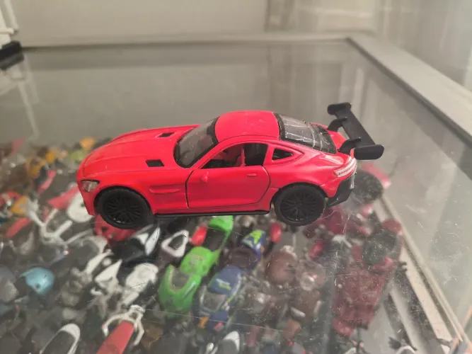Miniatura Mercedes Benz AMG GTR Vermelha