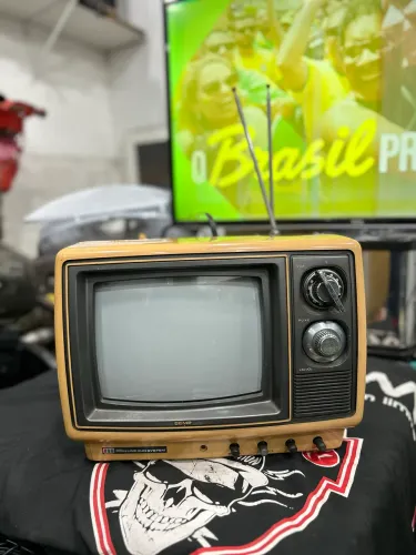 VENDE-SE TV RELÍQUIA 