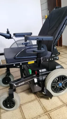Cadeira de rodas motorizada 