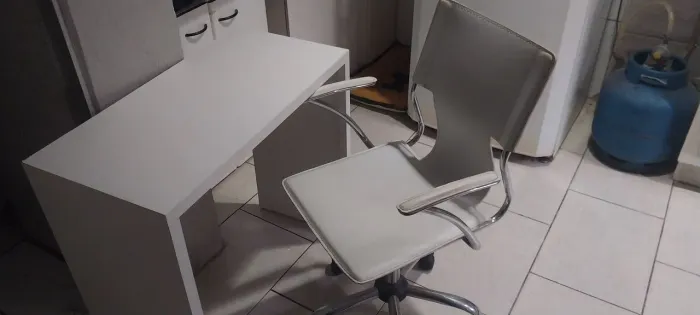 Cadeira e mesa ideal pra manicure