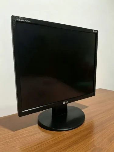 Monitor LG Flatron 19 Polegadas - Perfeito para Trabalho e Estudo!