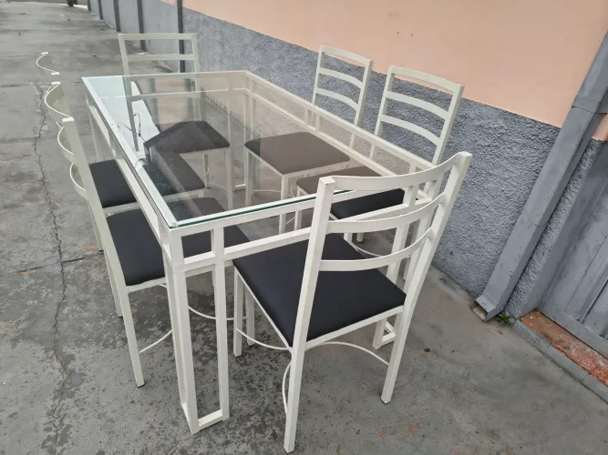 MESA E CADEIRAS DE FERRO, PINTURA ESMALTE. SEMI NOVO! PRA DURAR DÉCADAS 