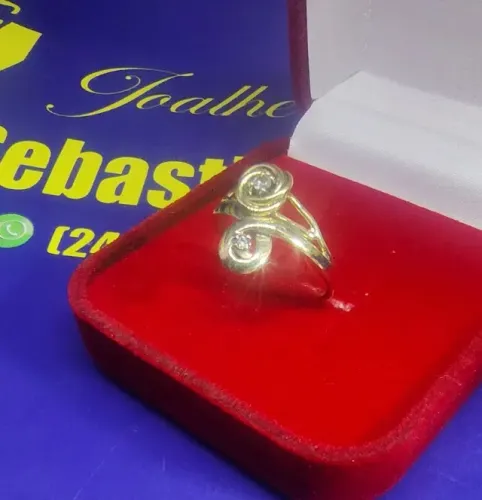 Anel Diamantes 3 mm 2 mm Topo 15 mm Ouro 18 Kilates Peso 3.10 Gramas 30 mm Maciço         