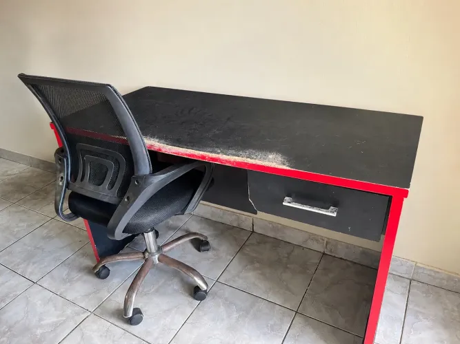 Doação - Mesa e Cadeira para Computador