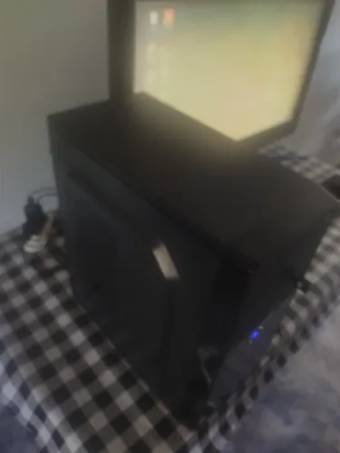Computador AMD Phenom II X4 840 quad core, 4 Gb DDR3, SSD 120 Gb, wifi USB 5G
