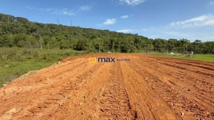Terreno com aproximadamente 10.500 m², em excelente localização, no bairro Rio do Meio, em