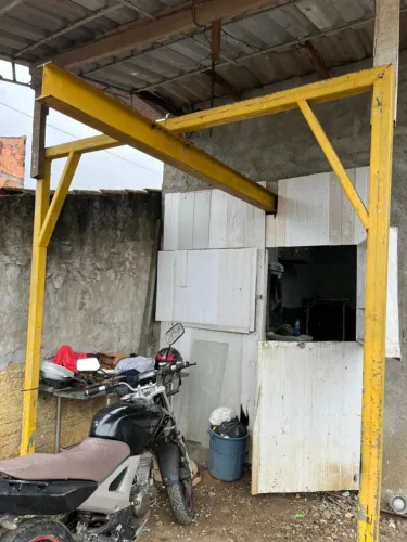 talha de corrente e portico de ferro para uma tonelada.trilho da talha de 4,10 mts.