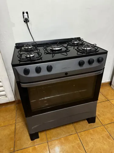 Fogão Atlas 5 BOCAS COM FORNO. Acendimento elétrico.