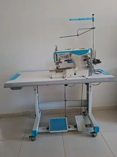 Máquina de costura industrial galoneira Jack W4
