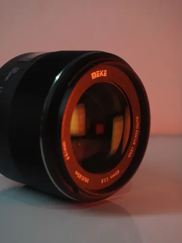 Lente Meike F 1.8 85mm Cânon Nova com menos de 3 meses de uso.