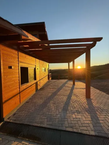 CASA À VENDA EM RANCHO QUEIMADO - * TERRENO POSSUI 02 HECTARES ESCRITURADOS, TODO CERCADO 