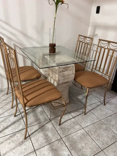 MESA DE VIDRO COM BASE EM GRANITO 4 CADEIRAS