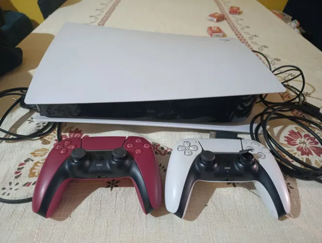 Playstation 5, 2 controles.