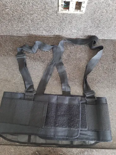 cinto de apoio lombar ergonômico com suspensórios ajustáveis tamanho G cor preta